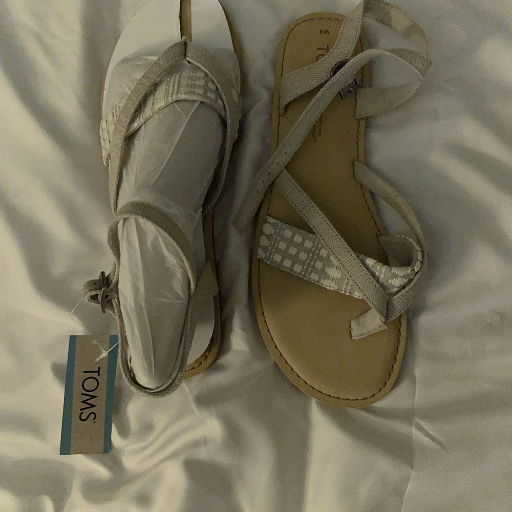 Tom sandals size 8. Ready for summer.